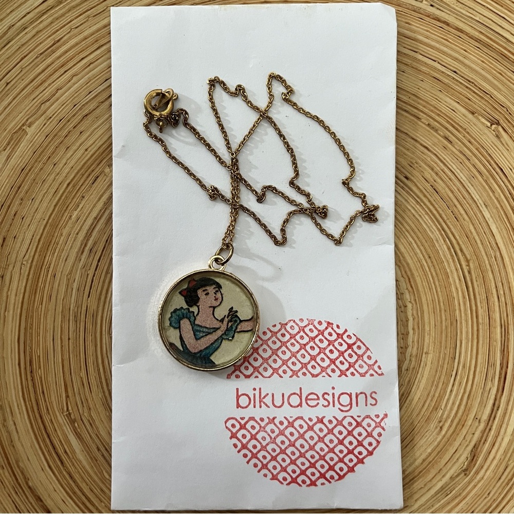 Vintage Gold Tone Necklace with Sweet Dancing Girl Motif